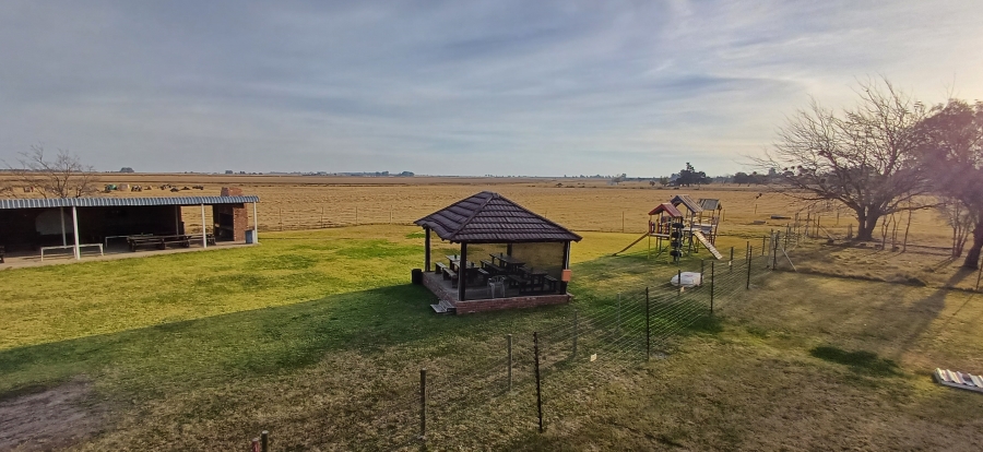 7 Bedroom Property for Sale in Harpington A H North West